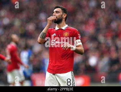 Bruno Fernandes von Manchester United reagiert auf eine verpasste Chance beim Halbfinalspiel des Emirates FA Cup im Wembley Stadium, London. Foto: Sonntag, 23. April 2023. Stockfoto