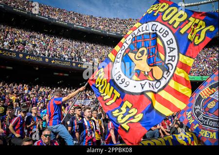 Bercelona, Spanien. 23. April 2023. Die Fans des FC Barcelona bei einem Spiel in La Liga Santander zwischen dem FC Barcelona und Atletico de Madrid am 23. April 2023 im Spotify Camp Nou in Barcelona, Spanien. (Foto/Felipe Mondino) Kredit: Live Media Publishing Group/Alamy Live News Stockfoto