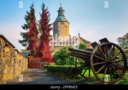 Lesna, Polen - 2. Oktober 2014: Schloss Czocha befindet sich im Dorf Lesna, Niederschlesien. Es ist ein defensives Schloss aus dem 13. Jahrhundert, gegenwärtig Stockfoto