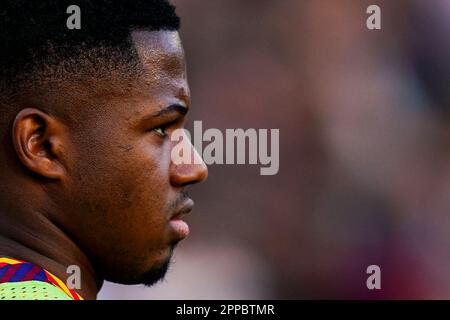 Ansu Fati vom FC Barcelona während des Spiels La Liga zwischen dem FC Barcelona und Atletico de Madrid am 23. April 2023 im Spotify Camp Nou Stadium in Barcelona, Spanien. (Foto: Sergio Ruiz / PRESSIN) Stockfoto