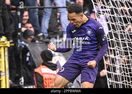 Brüssel, Belgien. 23. April 2023. Anderlecht's Mario Stroeykens feiert nach einem Tor während eines Fußballspiels zwischen RSCA Anderlecht und KV Mechelen am Sonntag, den 23. April 2023 in Anderlecht, Brüssel, am 34. Tag, dem letzten Tag des regulären 2022-2023-Wettbewerbs in der ersten Division der belgischen Meisterschaft „Jupiler Pro League“. BELGA FOTO LAURIE DIEFFEMBACQ Kredit: Belga News Agency/Alamy Live News Stockfoto