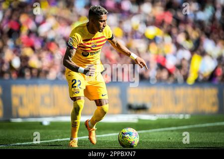 Bercelona, Spanien. 23. April 2023. Raphinha (FC Barcelona) bei einem Spiel in La Liga Santander zwischen dem FC Barcelona und Atletico de Madrid am 23. April 2023 im Spotify Camp Nou in Barcelona, Spanien. (Foto/Felipe Mondino) Kredit: Live Media Publishing Group/Alamy Live News Stockfoto