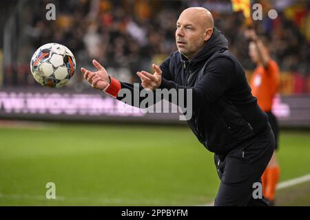 Brüssel, Belgien. 23. April 2023. Anderlechts Cheftrainer Brian Riemer zeigte am Sonntag, den 23. April 2023 in Anderlecht, Brüssel, am 34. Tag, dem letzten Tag des regulären 2022-2023-Wettbewerbs in der ersten Liga der „Jupiler Pro League“ der belgischen Meisterschaft, ein Fußballspiel zwischen RSCA Anderlecht Anderlecht und KV Mechelen. BELGA FOTO LAURIE DIEFFEMBACQ Kredit: Belga News Agency/Alamy Live News Stockfoto