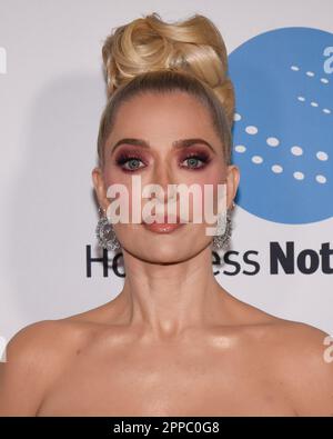 22. April 2023, Beverly Hills, Kalifornien, USA: Erika Jayne besucht die Hollywood Gala Obdachlose nicht Zahnlose 2023. (Kreditbild: © Billy Bennight/ZUMA Press Wire) NUR REDAKTIONELLE VERWENDUNG! Nicht für den kommerziellen GEBRAUCH! Stockfoto