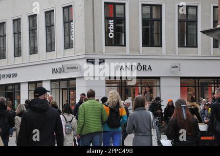 Kopenhagen /Dänemark/23 April 2023/ Pandora Store auf stroeget in der dänischen Hauptstadt Kopenhagen Dänemark. (Foto: Francis Joseph Dean/Dean Pictures) Stockfoto