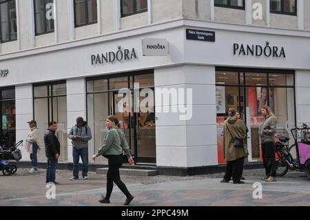 Kopenhagen /Dänemark/23 April 2023/ Pandora Store auf stroeget in der dänischen Hauptstadt Kopenhagen Dänemark. (Foto: Francis Joseph Dean/Dean Pictures) Stockfoto