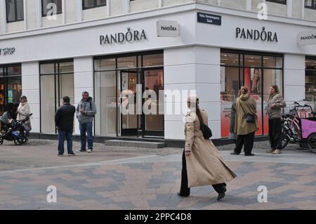 Kopenhagen /Dänemark/23 April 2023/ Pandora Store auf stroeget in der dänischen Hauptstadt Kopenhagen Dänemark. (Foto: Francis Joseph Dean/Dean Pictures) Stockfoto