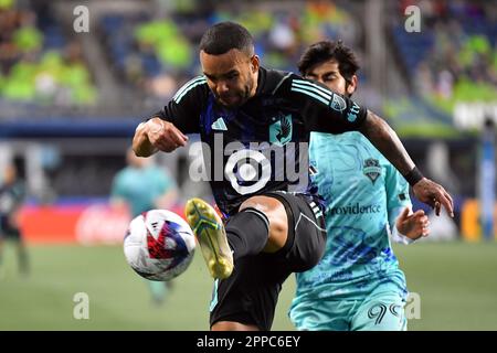 22. April 2023: Minnesota United Defender D.J. Taylor (27) tritt beim MLS-Fußballspiel zwischen Minnesota United und Seattle Sounders FC im Lumen Field in Seattle, WA, den Ball. Seattle hat Minnesota 1-0 besiegt. Steve Faber/CSM Stockfoto