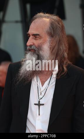 VENEDIG, ITALIEN - SEPTEMBER 08: Warren Ellis besucht den „blonden“ roten Teppich beim Venedig Film Festival 79. am 08. September 2022 in Venedig, Italien Stockfoto