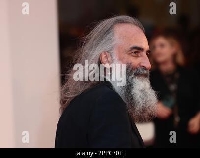 VENEDIG, ITALIEN - SEPTEMBER 08: Warren Ellis besucht den „blonden“ roten Teppich beim Venedig Film Festival 79. am 08. September 2022 in Venedig, Italien Stockfoto