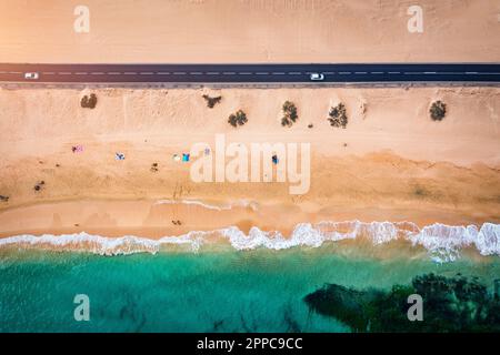 Blick auf den Strand im Corralejo Park, Fuerteventura, Kanarische Inseln. Corralejo Beach (Grandes Playas de Corralejo) auf Fuerteventura, Kanarische Inseln, Stockfoto