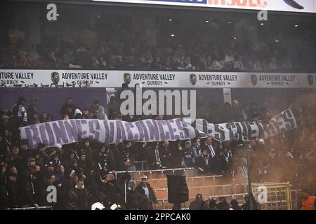 Brüssel, Belgien. 23. April 2023. Anderlechts Fans wurden bei einem Fußballspiel zwischen RSCA Anderlecht und KV Mechelen am Sonntag, den 23. April 2023, in Anderlecht, Brüssel, am 34. Tag, dem letzten Tag des regulären 2022-2023-Wettbewerbs in der ersten Division der belgischen Meisterschaft „Jupiler Pro League“, dargestellt. BELGA FOTO LAURIE DIEFFEMBACQ Kredit: Belga News Agency/Alamy Live News Stockfoto