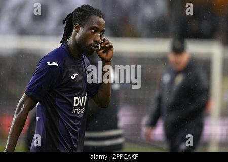 Brüssel, Belgien. 23. April 2023. Anderlechts Majeed Ashimeru sieht deprimiert aus, nachdem er am Sonntag, den 23. April 2023 in Anderlecht, Brüssel, ein Fußballspiel zwischen RSCA Anderlecht und KV Mechelen verloren hat, am 34. Tag, dem letzten Tag des regulären 2022-2023-Wettbewerbs in der ersten Division der belgischen Meisterschaft „Jupiler Pro League“. BELGA FOTO LAURIE DIEFFEMBACQ Kredit: Belga News Agency/Alamy Live News Stockfoto