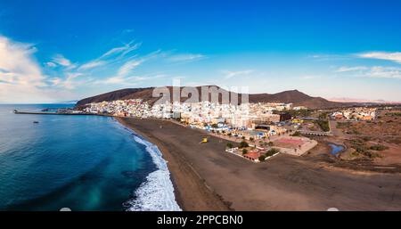 Luftaufnahme von Gran Tarajal, Fuerteventura, Kanarischen Inseln, Spanien. Fuerteventura Holiday, malerische Küstenstadt Gran Tarajal. Kanarische Inseln, Spanien. Stockfoto