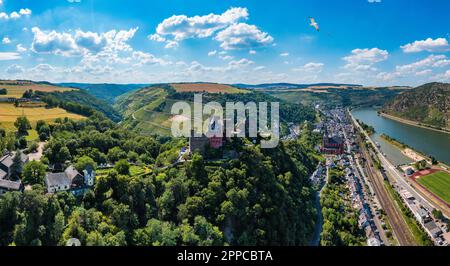 Blick über die Stadt Oberwesel, Oberes Mittleres Rheintal, Deutschland. Oberwesel Stadt und Frauenkirche, Mittelrhein, Deutschland, Rheinland-Pfalz Stockfoto