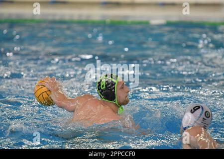 Polo Natatorio Bianchi, Triest, Italien, 22. April 2023, Alessandro Balzarini (AN Brescia) während Pallanuoto Triest vs AN Brescia - Waterpolo Italia Stockfoto