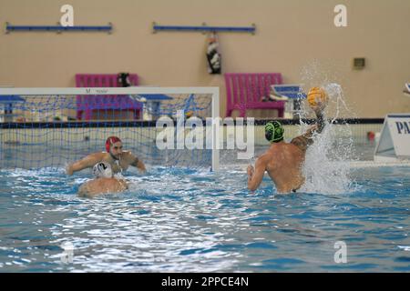 Triest, Italien. 22. April 2023. Edoardo Di Somma (AN Brescia) während des Spiels Pallanuoto Triest vs AN Brescia, Waterpolo Italian Serie A in Triest, Italien, April 22 2023 Kredit: Independent Photo Agency/Alamy Live News Stockfoto