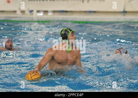 Triest, Italien. 22. April 2023. Vincenzo Dolce (AN Brescia) während Pallanuoto Triest vs AN Brescia, Waterpolo Italian Serie A Match in Triest, Italien, April 22 2023 Kredit: Independent Photo Agency/Alamy Live News Stockfoto