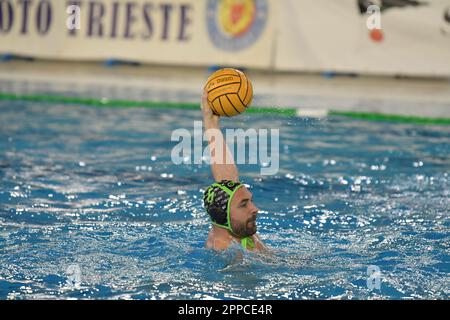 Triest, Italien. 22. April 2023. Boris Vapenski (AN Brescia) während des Spiels Pallanuoto Triest vs AN Brescia, Waterpolo Italian Serie A in Triest, Italien, April 22 2023 Kredit: Independent Photo Agency/Alamy Live News Stockfoto