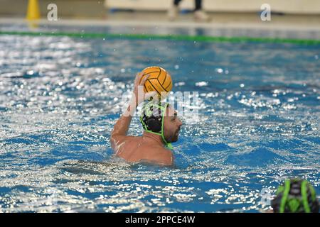 Triest, Italien. 22. April 2023. Vincenzo Dolce (AN Brescia) während Pallanuoto Triest vs AN Brescia, Waterpolo Italian Serie A Match in Triest, Italien, April 22 2023 Kredit: Independent Photo Agency/Alamy Live News Stockfoto