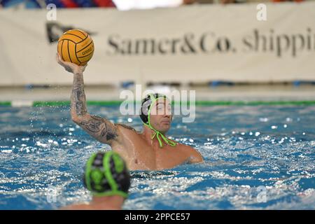 Triest, Italien. 22. April 2023. Edoardo Di Somma (AN Brescia) während des Spiels Pallanuoto Triest vs AN Brescia, Waterpolo Italian Serie A in Triest, Italien, April 22 2023 Kredit: Independent Photo Agency/Alamy Live News Stockfoto