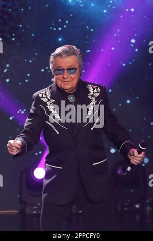 Rom, Italien. 22. April 2023. Rom, Rai Auditorium des Foro Italico, letzte TV-Show „The Masked Singer“. Bild: Bobby Solo Credit: Unabhängige Fotoagentur/Alamy Live News Stockfoto