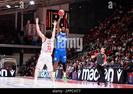 Reggio Emilia, Italien. 23. April 2023. Kenny Gabriel Germani Brescia) während der UNAHOTELS Reggio Emilia gegen Germani Brescia, italienische Basketball-Serie A Championship in Reggio Emilia, Italien, April 23 2023 Kredit: Independent Photo Agency/Alamy Live News Stockfoto