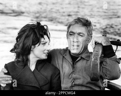 Rosanna Schiaffino, Anthony Quinn, am Set des italienischen Films, „The Rover“, ursprünglicher italienischer Titel: „L'avventuriero“, Cinerama Releasing Corp., 1967 Stockfoto