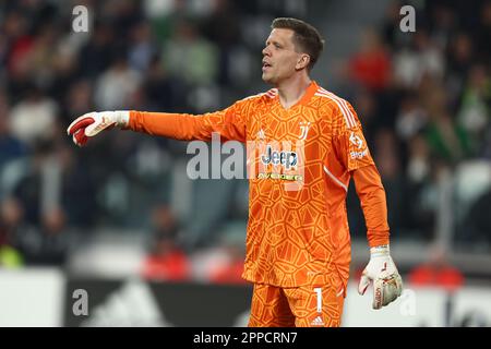 Turin, Italien. 23. April 2023. Wojciech Szczesny vom FC Juventus Gesten beim Spiel der Serie A zwischen dem FC Juventus und dem SSC Napoli im Allianz-Stadion am 23. April 2023 in Turin, Italien . Kredit: Marco Canoniero/Alamy Live News Stockfoto