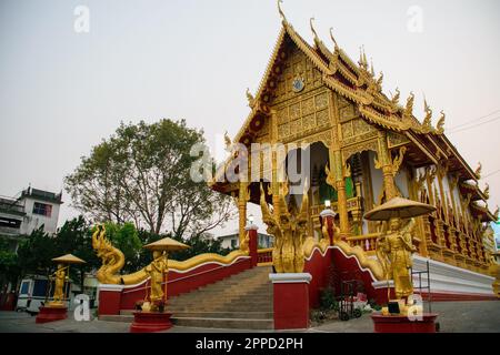 Phra Sangkachai, mit dem fetten Mönch im Wat Mung Muang Tempel in Chiang Rai Stockfoto