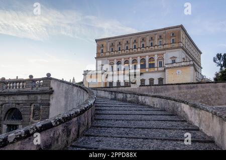 Italien, Latium, Caprarola, Schritte vor der Villa Farnese Stockfoto