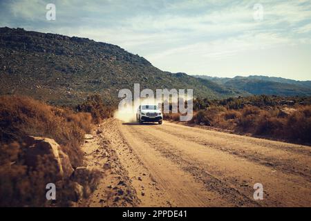 GELÄNDEWAGEN auf unbefestigter Straße inmitten der Cederberg Mountains Stockfoto
