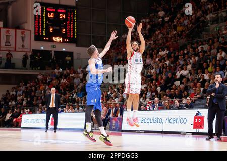 Reggio Emilia, Italien. 23. April 2023. Jeremy Senglin (Unahotels Reggiana) während der UNAHOTELS Reggio Emilia vs Germani Brescia, italienische Basketball-Serie A-Meisterschaft in Reggio Emilia, Italien, April 23 2023 Kredit: Independent Photo Agency/Alamy Live News Stockfoto