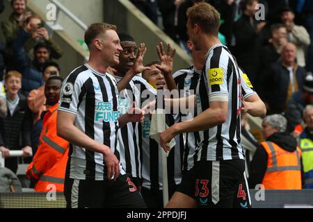 Newcastle, Großbritannien. Am 23. April 2023Newcastle feiert Alexander Isak von United sein 5. Tor während des Premier League-Spiels zwischen Newcastle United und Tottenham Hotspur in St. James's Park, Newcastle, Sonntag, den 23. April 2023. (Foto: Mark Fletcher | MI News) Guthaben: MI News & Sport /Alamy Live News Stockfoto