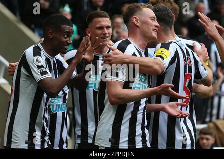 Newcastle, Großbritannien. Am 23. April 2023Newcastle feiert Alexander Isak von United sein 5. Tor während des Premier League-Spiels zwischen Newcastle United und Tottenham Hotspur in St. James's Park, Newcastle, Sonntag, den 23. April 2023. (Foto: Mark Fletcher | MI News) Guthaben: MI News & Sport /Alamy Live News Stockfoto