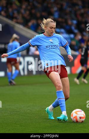 Manchester, Großbritannien. 24. April 2023. Manchester Academy, Manchester, 23. April 2023: Esme Morgan (14 Manchester City) in Aktion während des WSL-Spiels zwischen Manchester City und West Ham United im Academy Stadium, Manchester, England. (MHodsman/SPP) Kredit: SPP Sport Press Photo. Alamy Live News Stockfoto