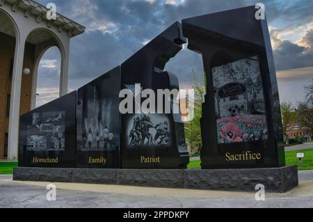 Gold Star Families Memorial Monument auf dem Rasen des Richland County Courthouse in Mansfield Ohio USA 2023 Stockfoto