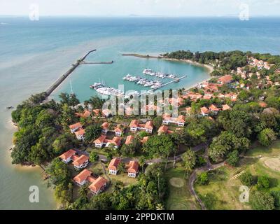 Batam Indonesia - Blick auf die Drohne Nongsa Point Marina and Resort Stockfoto