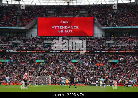 London, Großbritannien. 22. April 2023. Die Spielteilnahme von 69.603 ist angekündigt. Der Emirates FA Cup, Halbfinale, Manchester City gegen Sheffield Utd im Wembley Stadium in London am Samstag, den 22. April 2023. Nur redaktionelle Verwendung. Bild von Andrew Orchard/Andrew Orchard Sportfotografie/Alamy Live News Credit: Andrew Orchard Sportfotografie/Alamy Live News Stockfoto