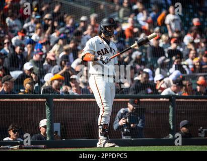 San Francisco, Kalifornien, USA. April 23 2023 San Francisco CA, USA San Francisco Shortstop Brandon Crawford (35) an Deck während des MLB-Spiels zwischen den New York Mets und den San Francisco Giants im Oracle Park San Francisco Calif Thurman James/CSM Kredit: CAL Sport Media/Alamy Live News Stockfoto