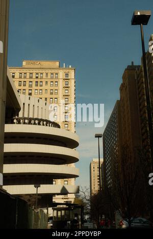 Bilder der Innenstadt von Chicago mit der Skyline von Chichi. Wunderschöner Blick auf den Lake Michigan. Stockfoto
