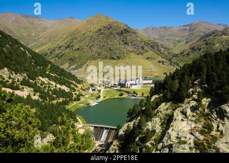 Sommeransicht von Vall de Nuria in den Pyrenäen, Spanien Stockfoto