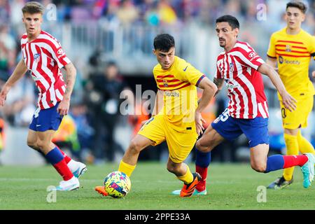 Barcelona, Spanien. Kredit: D. 23. April 2023. Pedri (Barcelona) Fußball : spanisches Spiel „La Liga Santander“ zwischen dem FC Barcelona 1-0 Atletico de Madrid im Spotify Camp Nou in Barcelona, Spanien. Kredit: D .Nakashima/AFLO/Alamy Live News Stockfoto