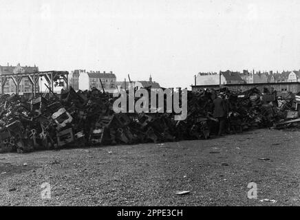 Zerstörung deutscher Munition und Artillerie im Jahre 1919 während der