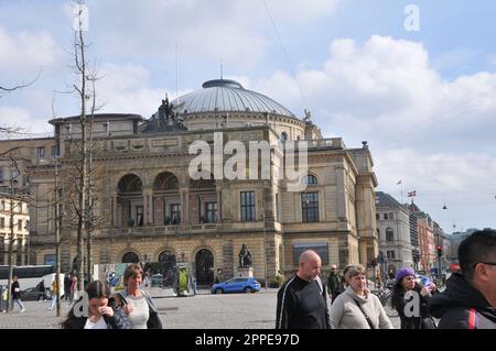 Kopenhagen /Dänemark/23. April 2023/ Königliches Denish-Theater, das auf kongens nytorv in dänischer Hauptstadt gebaut wird. (Foto: Francis Joseph Dean/Dean Pictures) Stockfoto