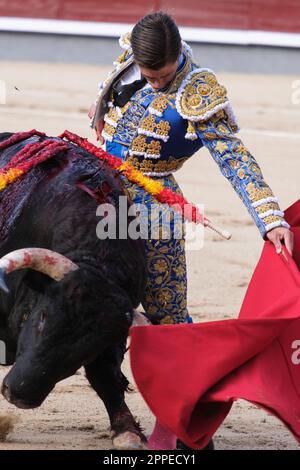 Madrid, Spanien. 23. April 2023. Stierkämpfer Alejandro Mora, gesehen während des Stierkampfs in der Stierkampfarena Las Ventas in Madrid. (Foto: Atilano Garcia/SOPA Images/Sipa USA) Guthaben: SIPA USA/Alamy Live News Stockfoto