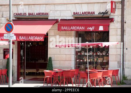 Bordeaux , Aquitaine France - 04 17 2023 : Baillardran Markenlogo und Textschild Fassade Shop Kaffeeterrasse des traditionellen Caneles Ladens von Bor Stockfoto