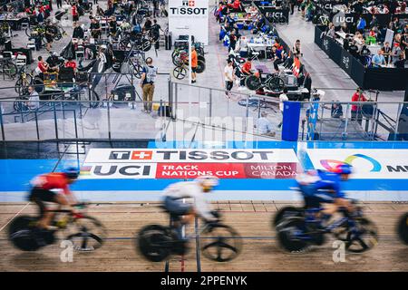 Milton, Kanada. 23. April 2023. Foto von Alex Whitehead/SWpix.com - 23/04/2023 - Radfahren - Tissot UCI Track Nations Cup, Runde 3: Milton - Mattamy National Cycling Centre, Ontario, Kanada - Men's Madison - Credit: SWpix/Alamy Live News Stockfoto