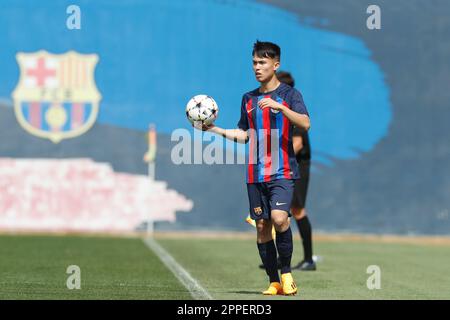 Niko Takahashi Cendagorta (Barcelona), 23. APRIL 2023 - Fußball / Fußball : spanisches Spiel der Gruppe 7 "Liga Nacional Juvenil" zwischen dem FC Barcelona Juvenil B 2-1 Club Escola De Futbol Gava A im Camp de Futbol Ciutat Espotiva Joan Gamper in Barcelona, Spanien. (Foto: Mutsu Kawamori/AFLO) Stockfoto