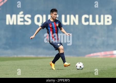 Niko Takahashi Cendagorta (Barcelona), 23. APRIL 2023 - Fußball / Fußball : spanisches Spiel der Gruppe 7 "Liga Nacional Juvenil" zwischen dem FC Barcelona Juvenil B 2-1 Club Escola De Futbol Gava A im Camp de Futbol Ciutat Espotiva Joan Gamper in Barcelona, Spanien. (Foto: Mutsu Kawamori/AFLO) Stockfoto